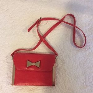 Super cute crossbody bag!